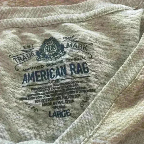 Men’s American Rag V Neck  T-shirt. Size L - Picture 2 of 2